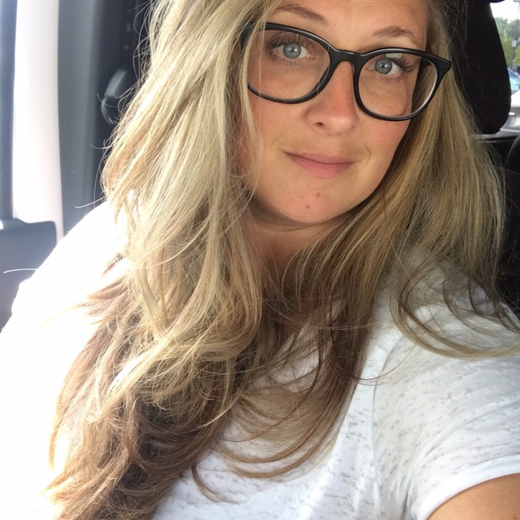 Meet your Posher, Laura - Picture 3 of 5